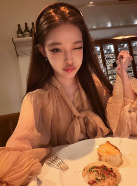 林悠 柔美感100%真丝超大飘带泡泡袖上衣新色 年前电光蓝的新姐妹