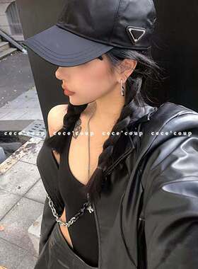 Annie Nie 经典百搭！11/19 新品 25FW 三角标黑色鸭舌帽 棒球帽