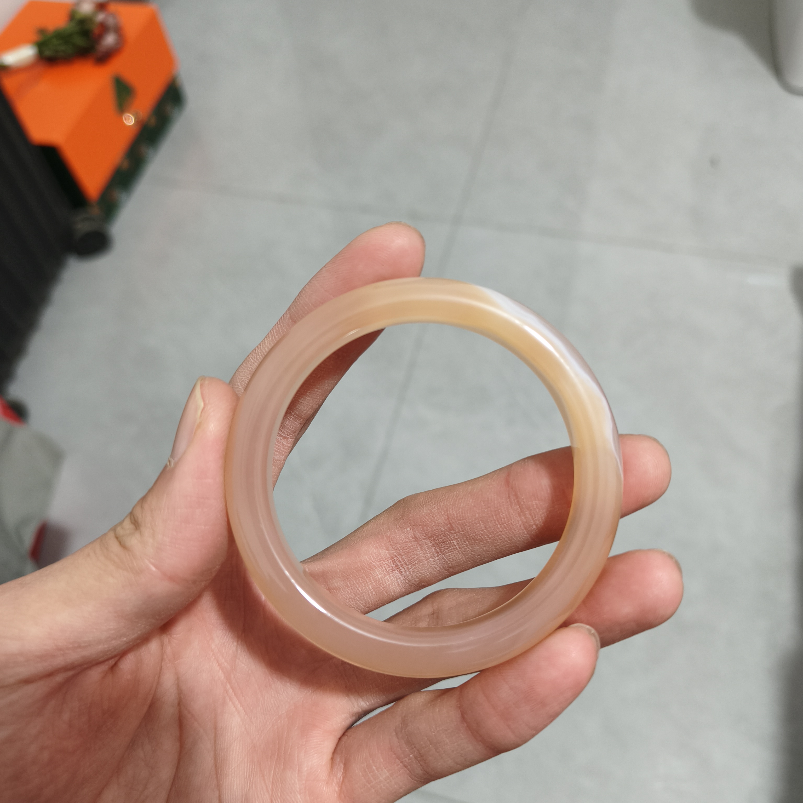 56圈口玛瑙手镯一条k129