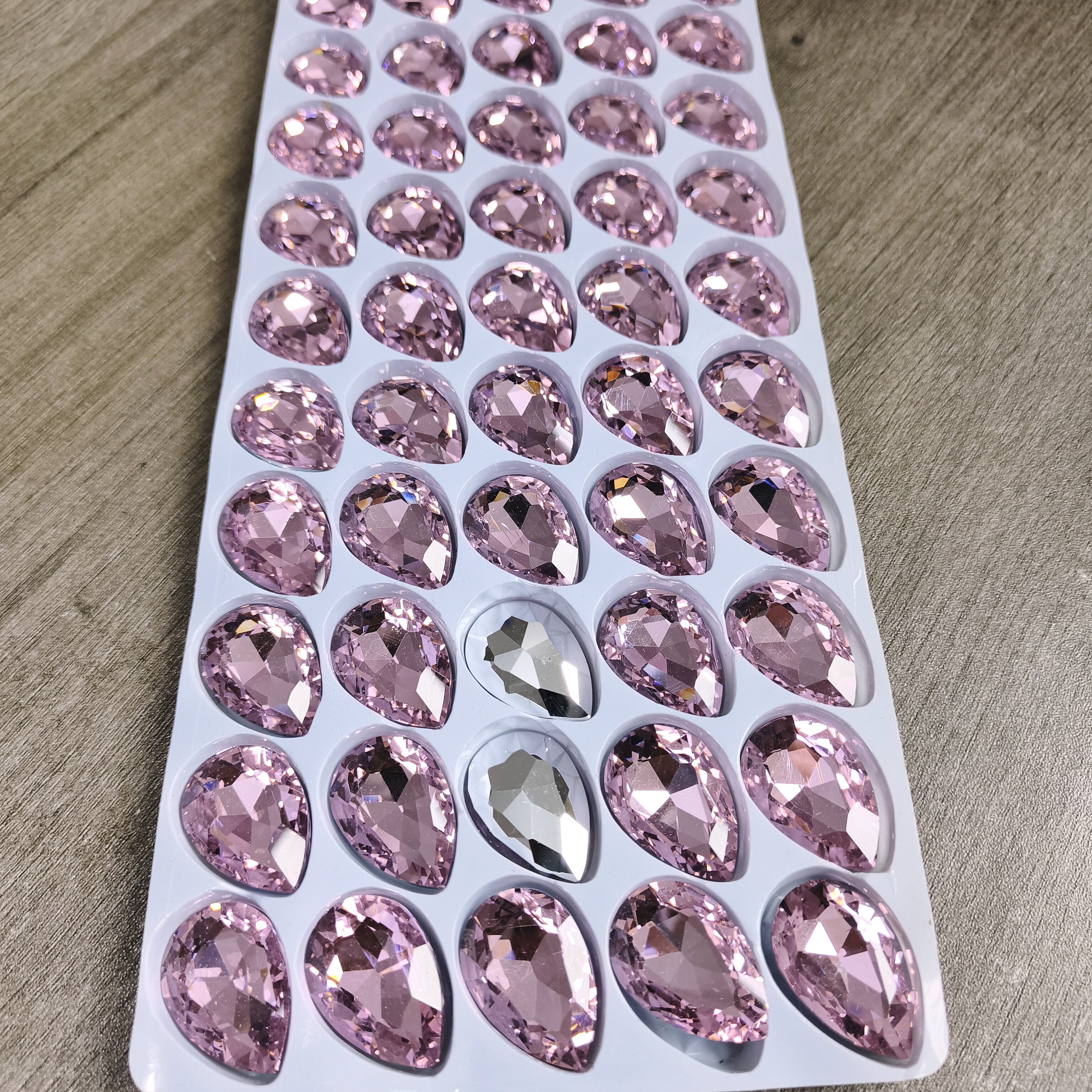 玻璃钻8957 20x30mm粉色水滴形一层60颗