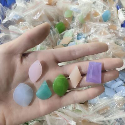 8891横孔仿玉玻璃吊坠一斤