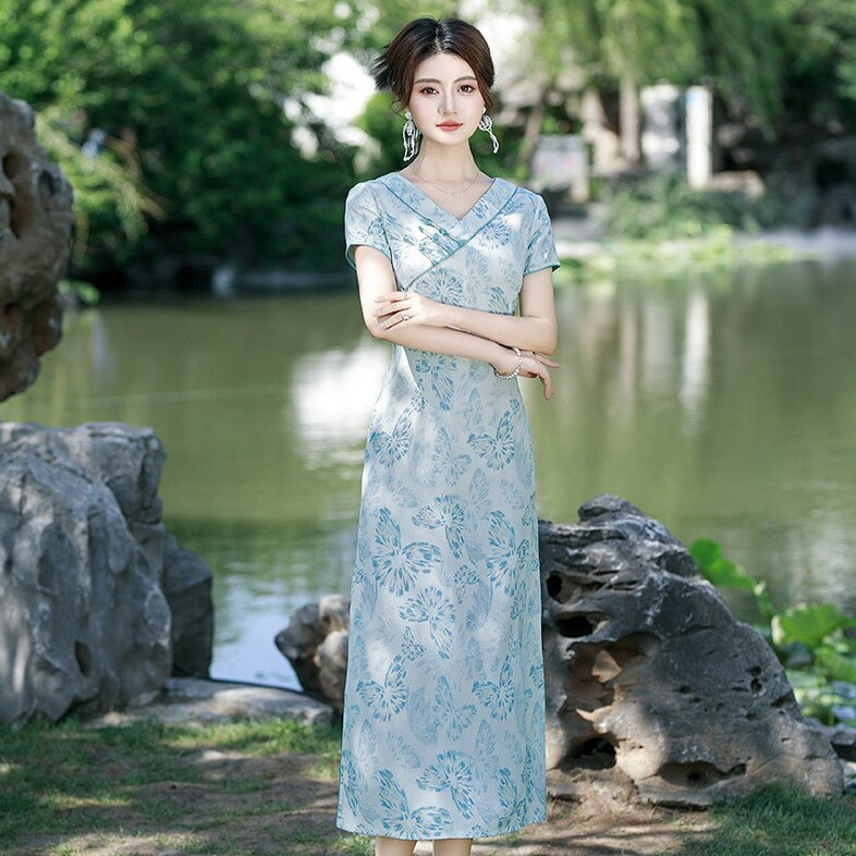 低领新中式奥黛日常改良旗袍2025新款女国风复古妈妈装连衣裙夏季