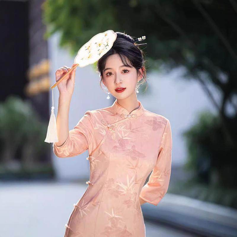 粉色麂皮绒旗袍改良年轻款秋天冬季长袖新中式女装连衣裙订婚礼服