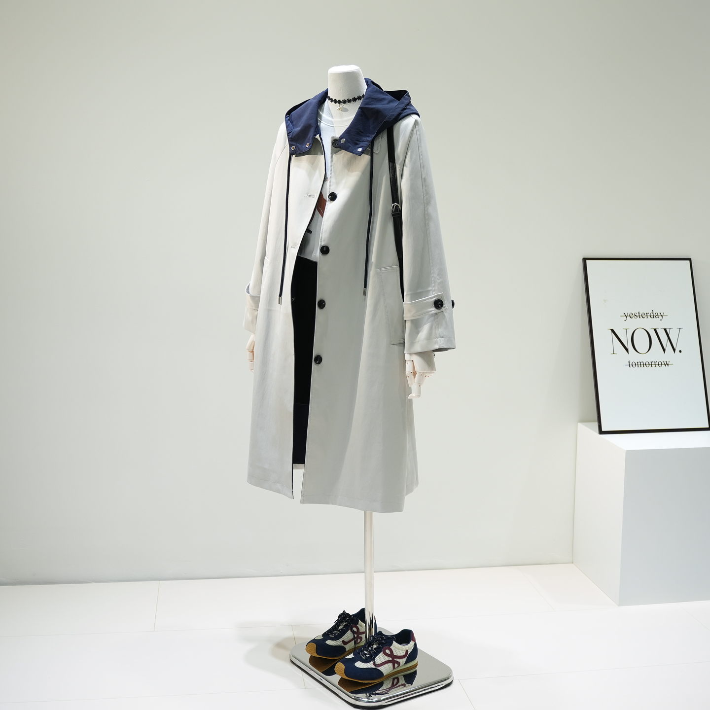 灰色中长款过膝风衣女设计感撞色连帽宽松大衣2025秋季韩系外套潮