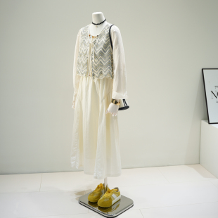 设计感米白色连衣裙针织马夹两件套女中长款小个子优雅文艺风2026