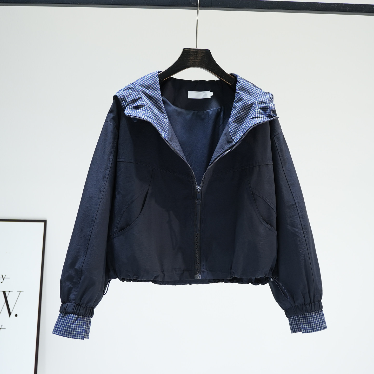设计感藏青色拼格子连帽短款外套女2025秋季新款休闲百搭工装夹克,女装/女士精品,短外套,淘宝优惠券,粉丝福利购,淘宝优惠卷