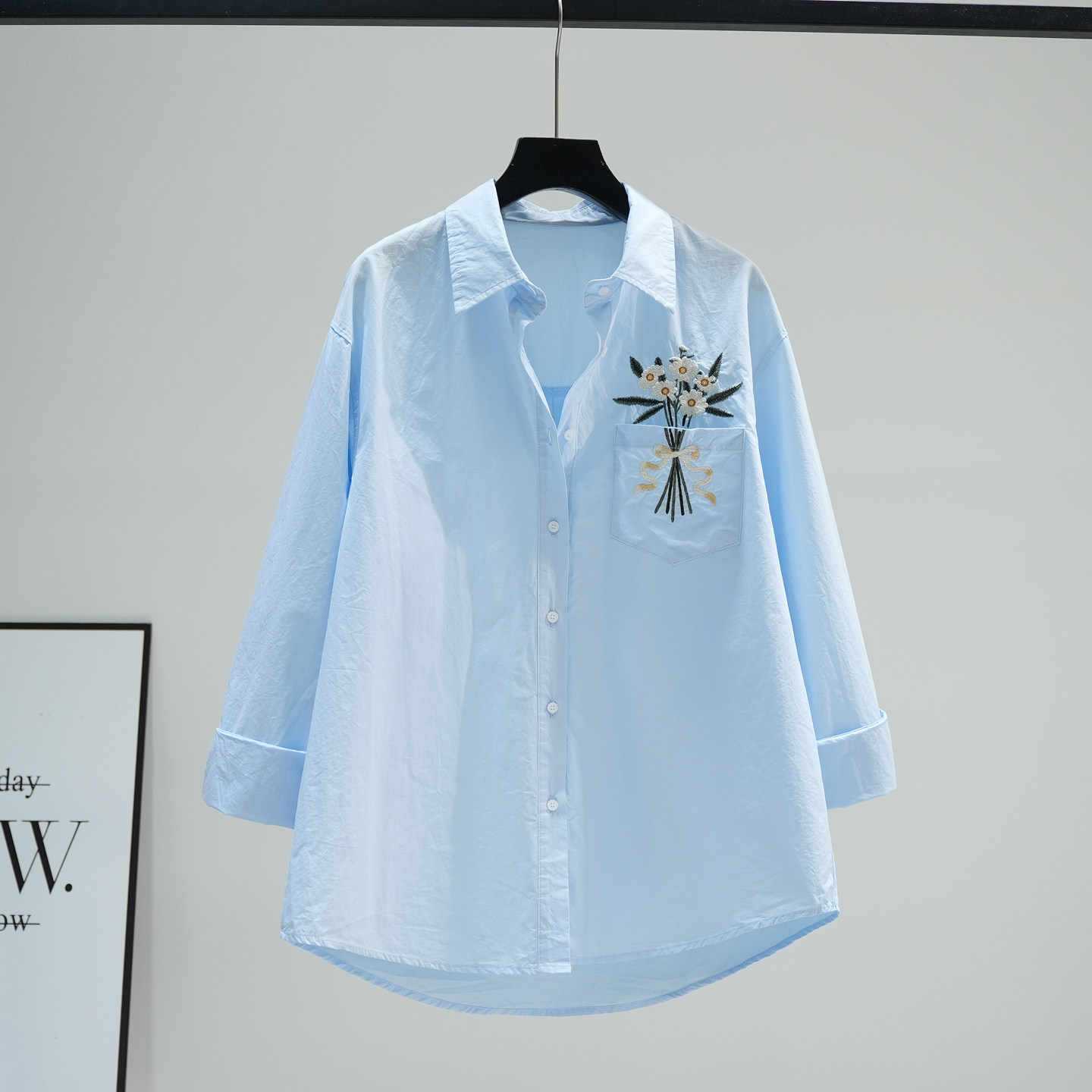 刺绣花朵口袋浅蓝色棉衬衫女长袖宽松休闲衬衣2026春季文艺范上衣