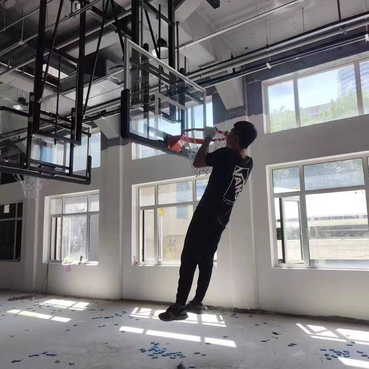 高中低端篮球架订制吊顶悬臂壁挂篮球筐可折叠升降比赛训练篮球架