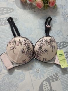 嘉莉诗女钢圈聚拢高侧收文胸薄棉杯唯美蝴蝶肩带厚杯定型杯80A杯