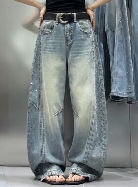 合肥欢欢“星芒流转”2026新款潮流宽松显瘦烫钻弯刀牛仔裤女5810