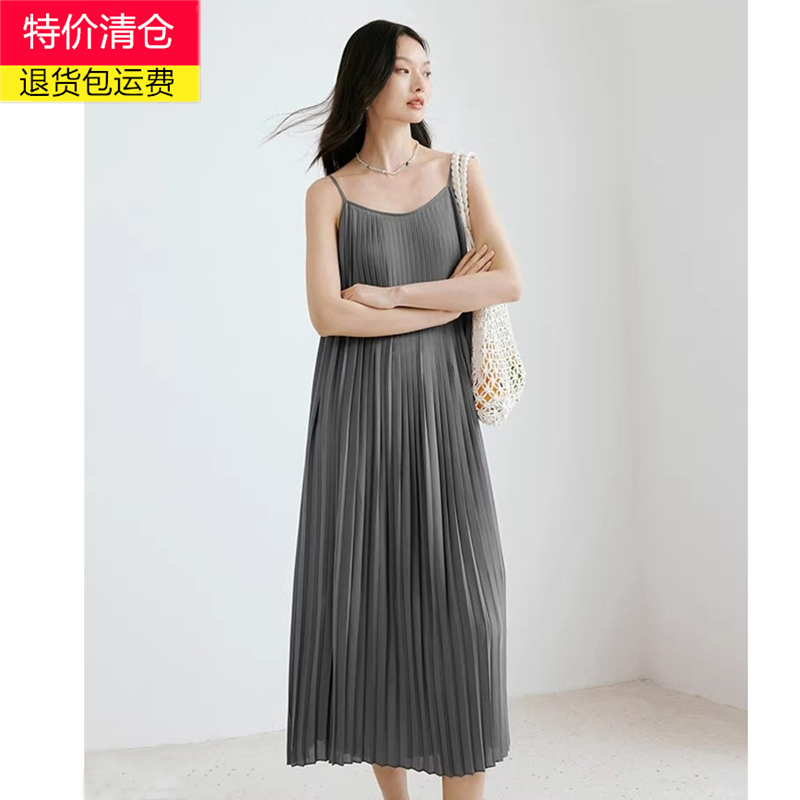 高级感法式连衣裙夏季2024新款女装压褶宽松慵懒风雪纺垂感吊带裙