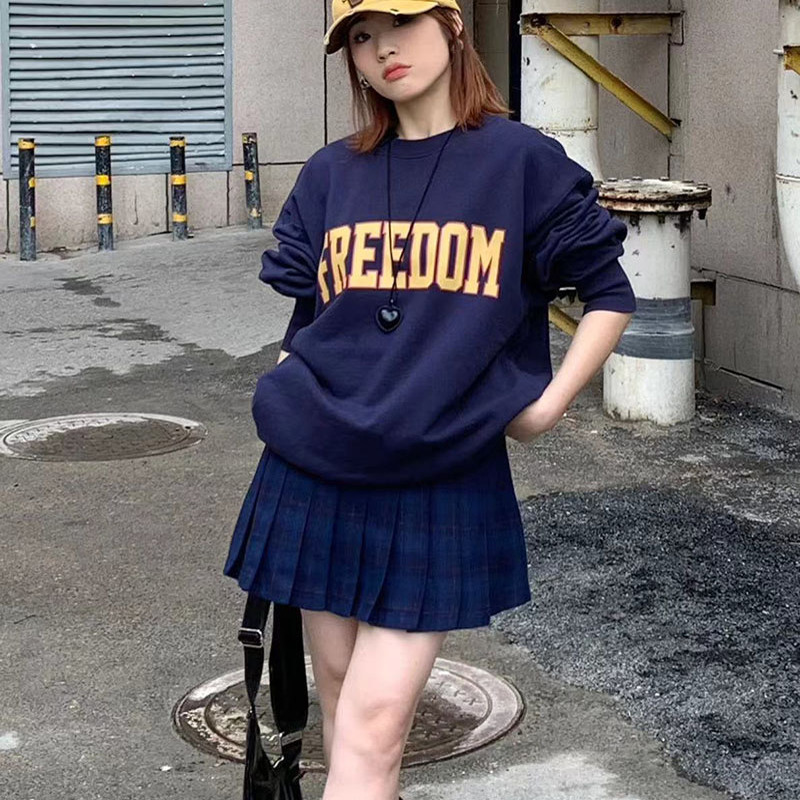 M家新品学院字母印花中长款卫衣