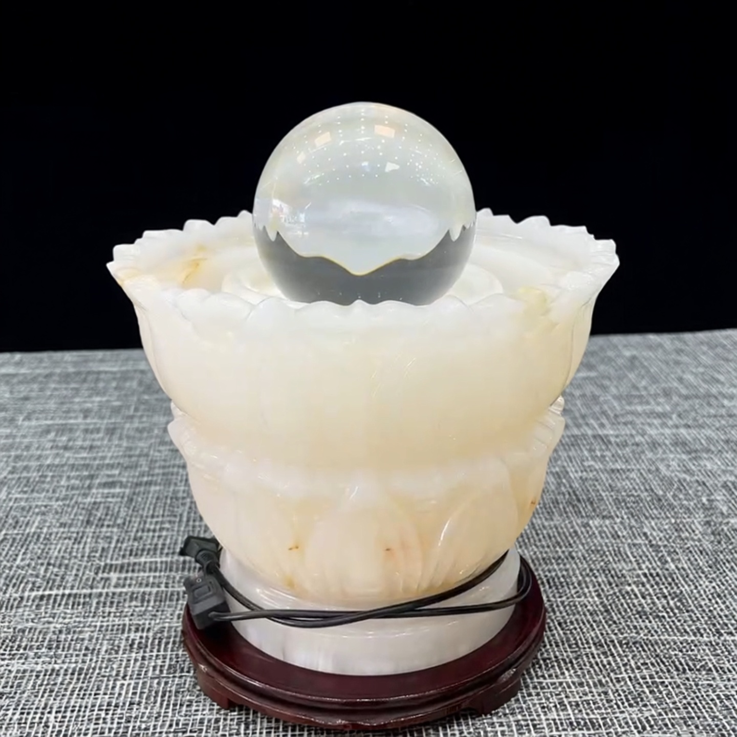 天然纯净白玉石莲花风水球 新中式国风家居装饰品 桌面小喷泉摆件