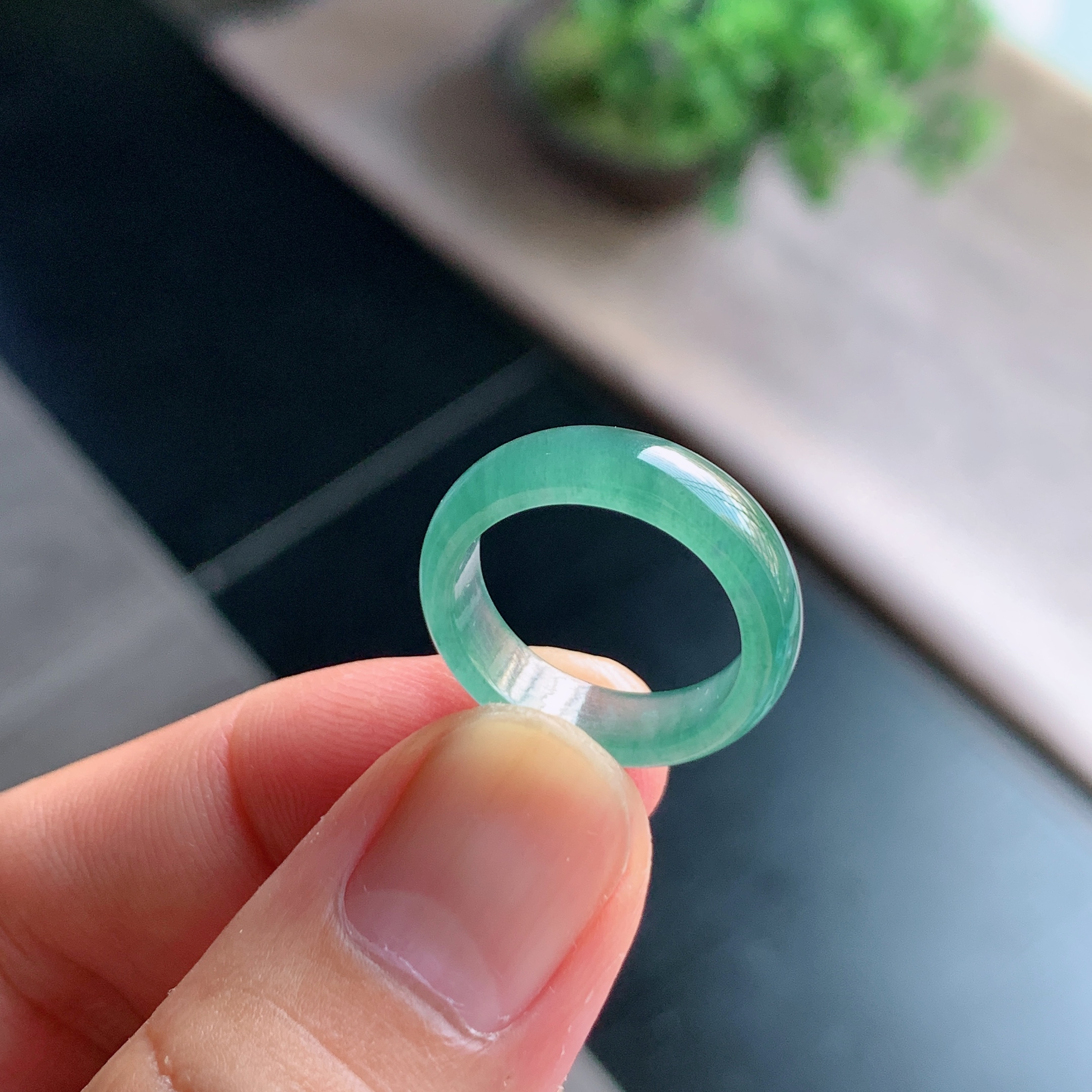 天然A货翡翠戒指素圈尾戒