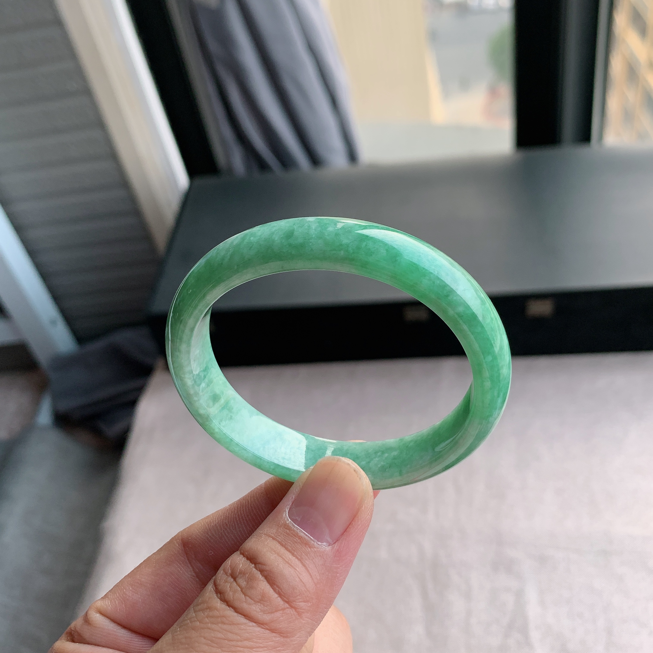 缅甸天然A货翡翠57圈口豆绿手镯