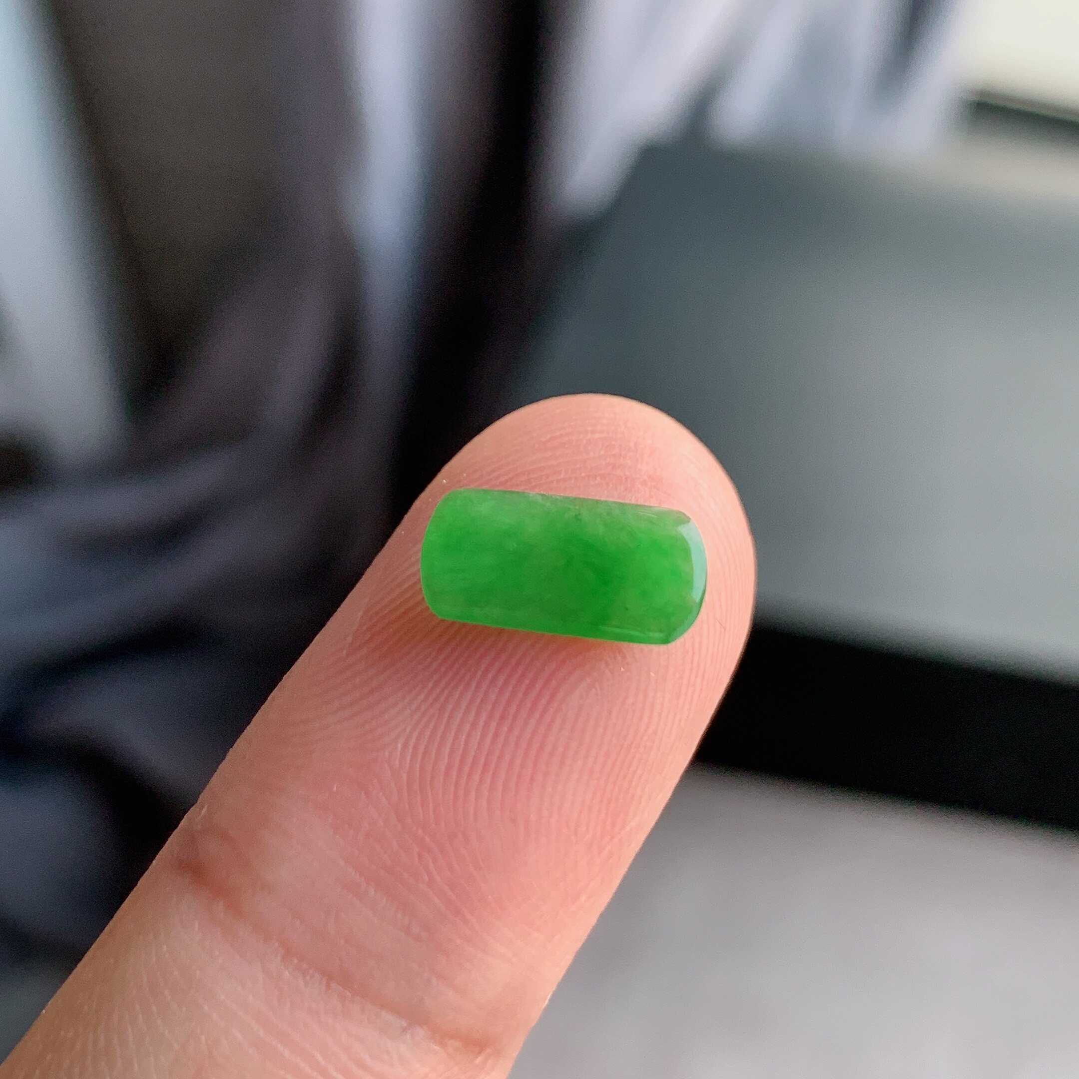 缅甸天然A货翡翠 冰糯种满绿阳绿马鞍戒面L17