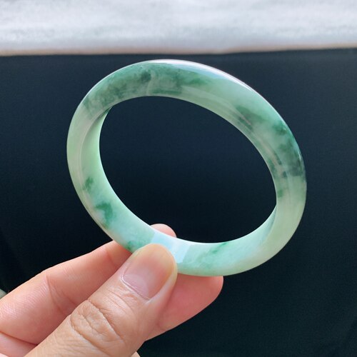 缅甸A货翡翠正圈飘花手镯