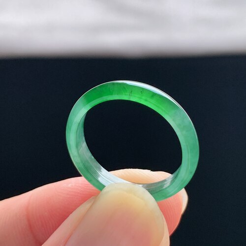 天然A货冰种阳绿翡翠素圈戒指