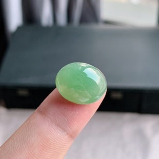 缅甸天然A货翡翠 冰糯种晴水绿蛋面戒面L25