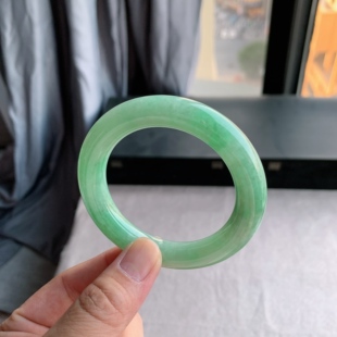 缅甸天然A货翡翠 56圈口满绿豆阳绿胖圆条手镯玉镯T10