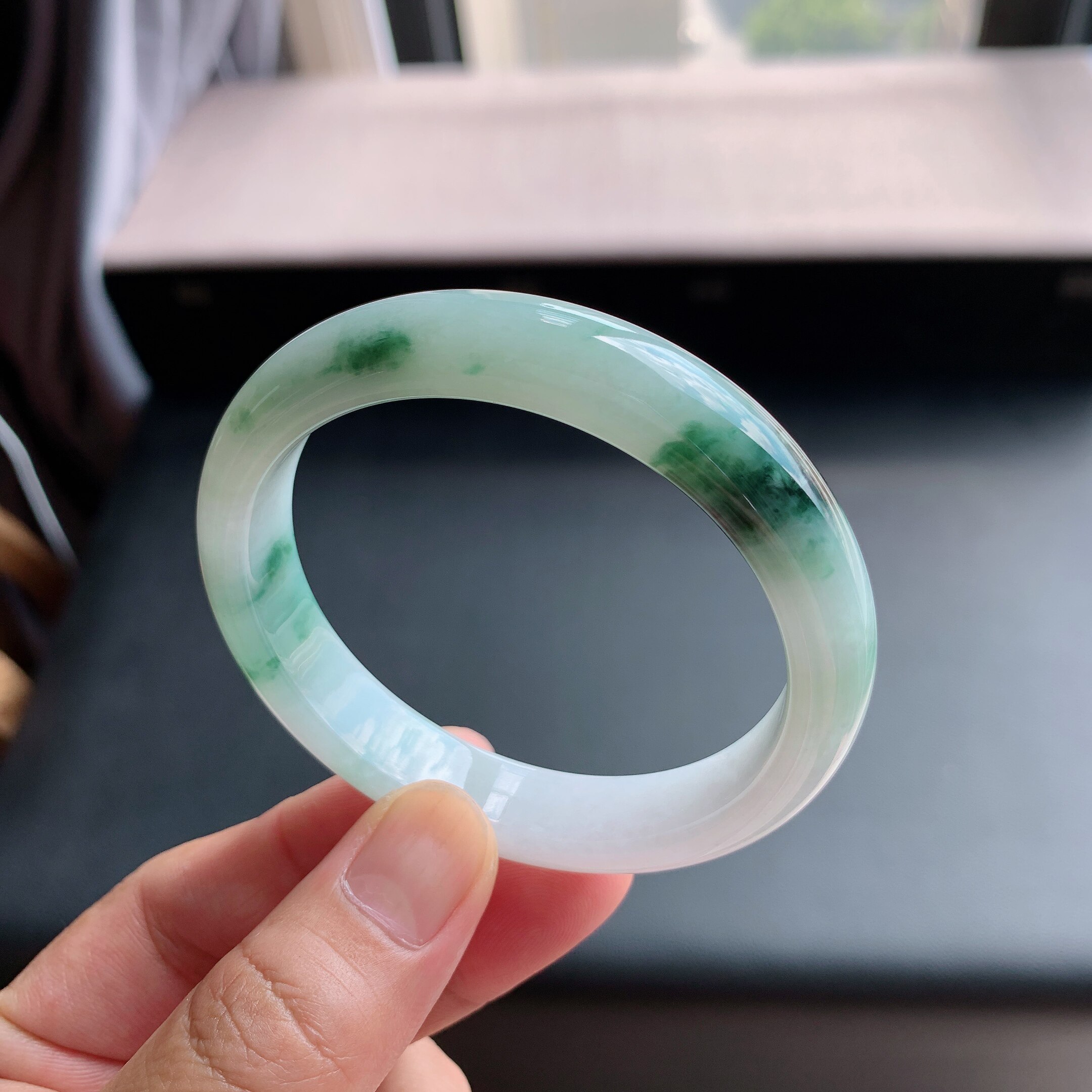 缅甸天然A货翡翠 58圈口飘绿花正圈403117手镯玉镯S7