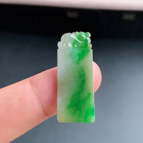 缅甸A货冰糯飘阳绿翡翠平安牌