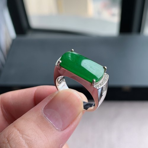 天然A货翡翠18K金伴钻马鞍戒指