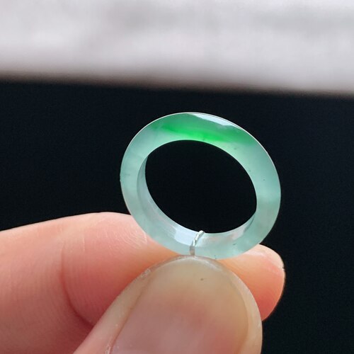 天然A货冰种阳绿翡翠素圈戒指