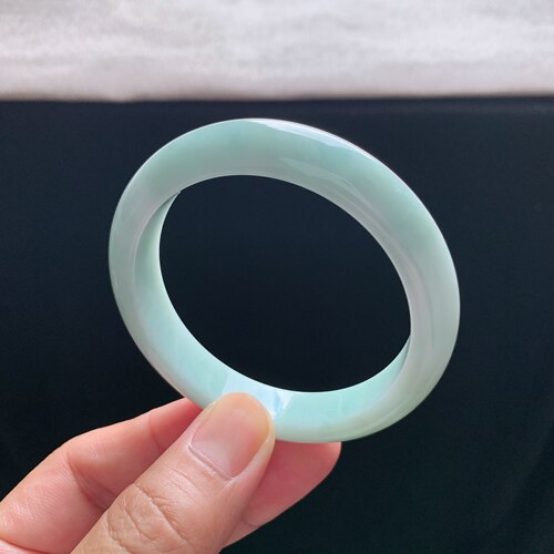 缅甸A货翡翠手镯56圈口淡天空蓝