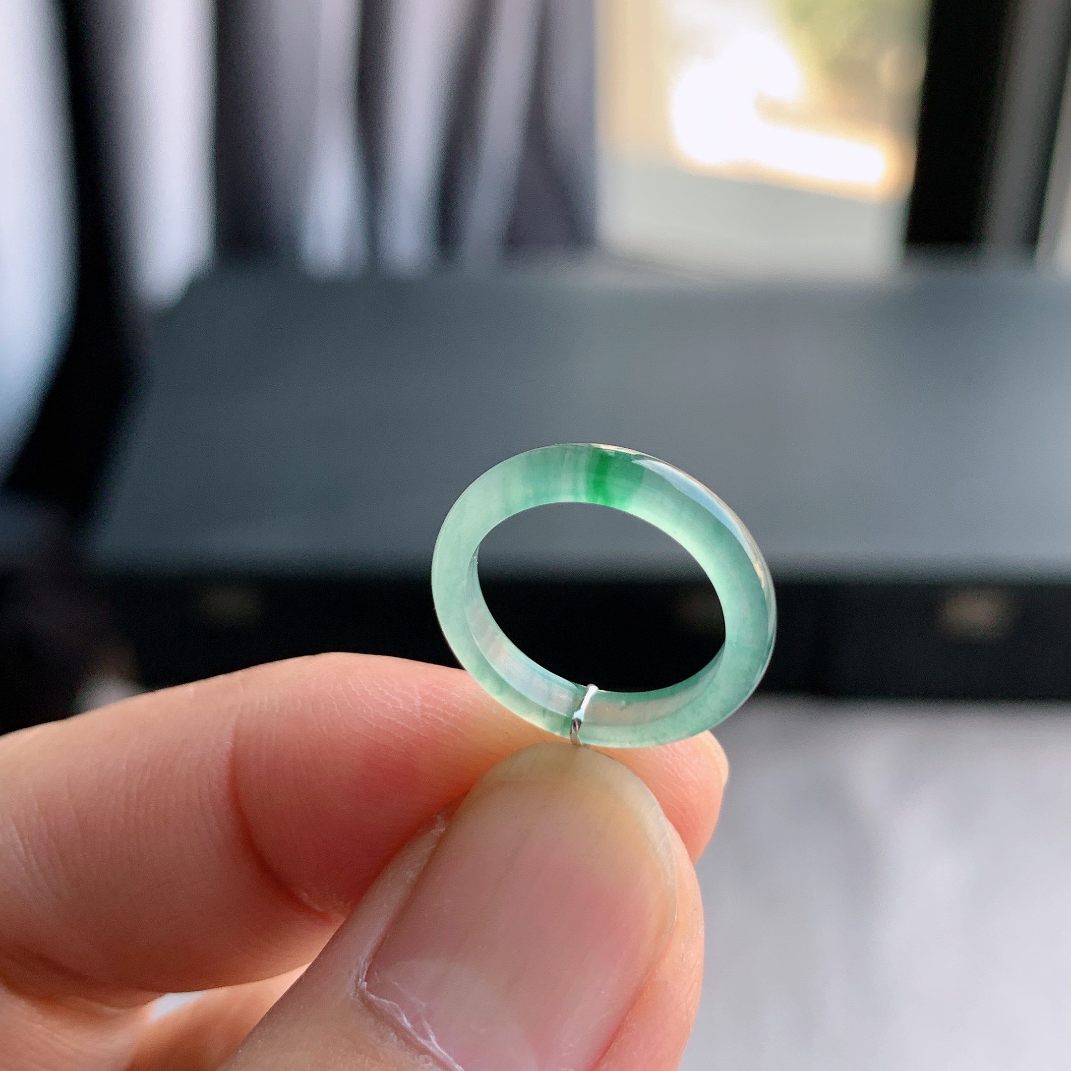 天然A货冰种飘绿翡翠戒指