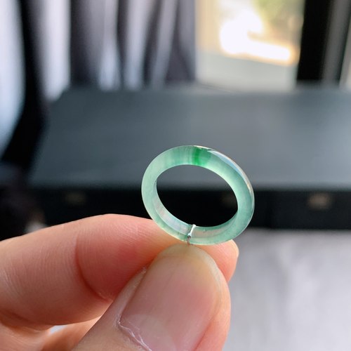 天然A货冰种飘绿翡翠戒指