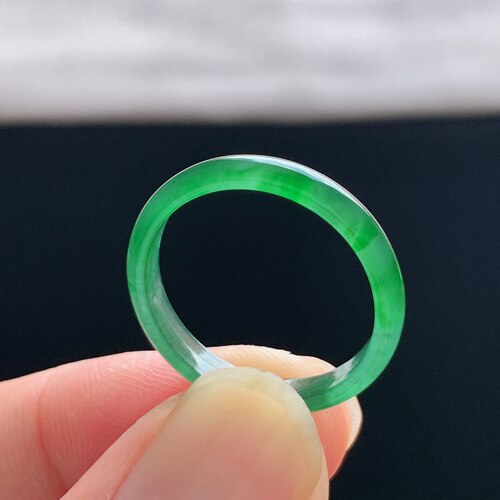 天然A货冰种阳绿翡翠素圈戒指