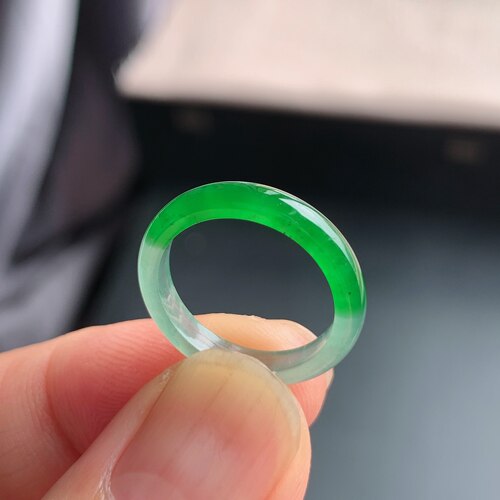 天然A货冰种阳绿翡翠戒指