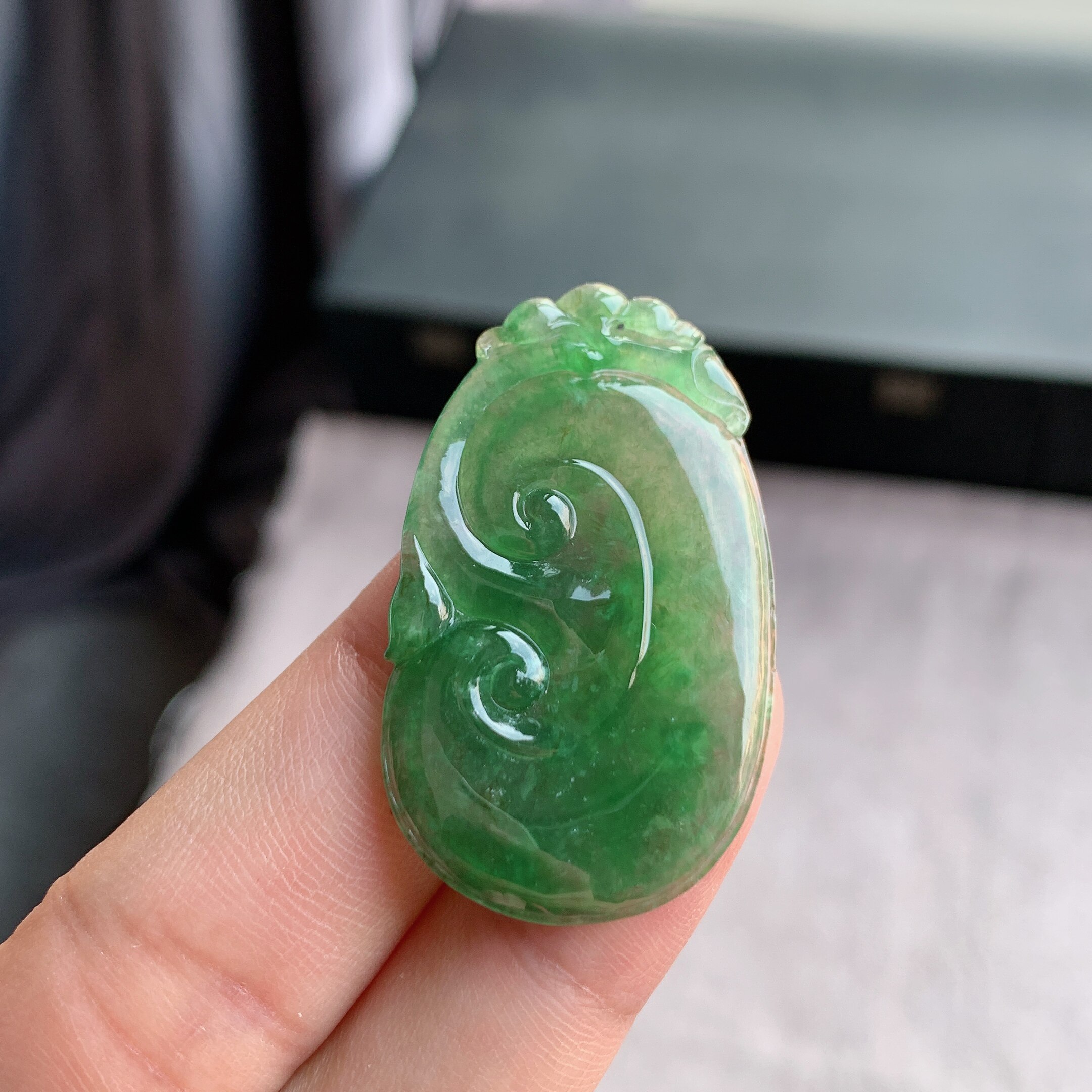 缅甸天然A货翡翠 冰糯种满绿菠菜绿如意挂件吊坠L17