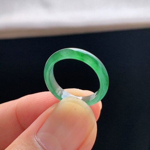 天然A货冰种阳绿翡翠素圈戒指