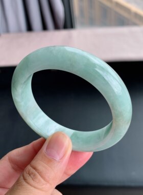 缅甸天然A货翡翠浅豆绿正圈手镯