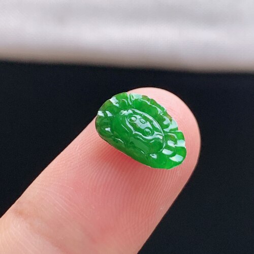 缅甸A货冰糯阳绿翡翠戒面