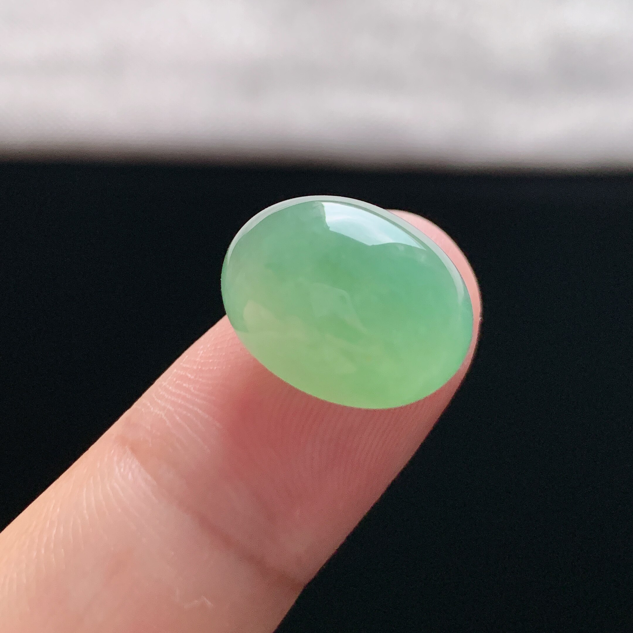 缅甸天然A货冰糯满绿翡翠蛋面