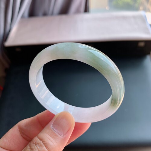缅甸A货翡翠手镯55圈口冰糯飘黄