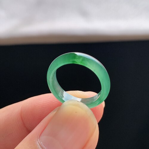 天然A货冰种飘绿翡翠素圈戒指