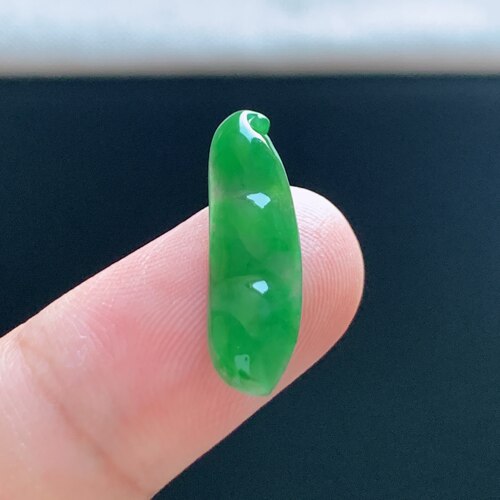 缅甸A货冰糯阳绿翡翠福豆镶件