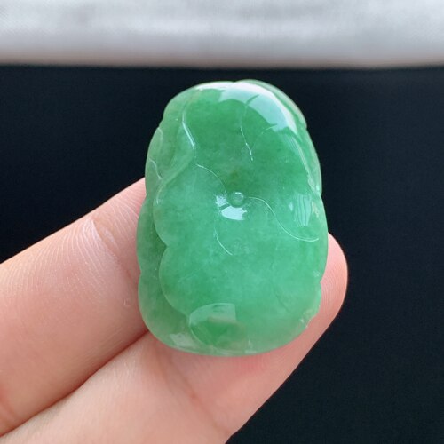 缅甸天然A货满绿翡翠吊坠