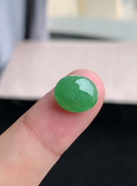 缅甸A货冰糯阳绿翡翠蛋面戒面