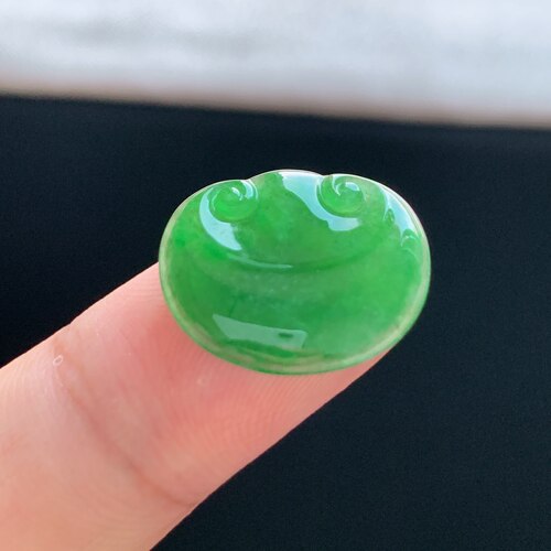 缅甸A货冰糯菠菜绿翡翠如意