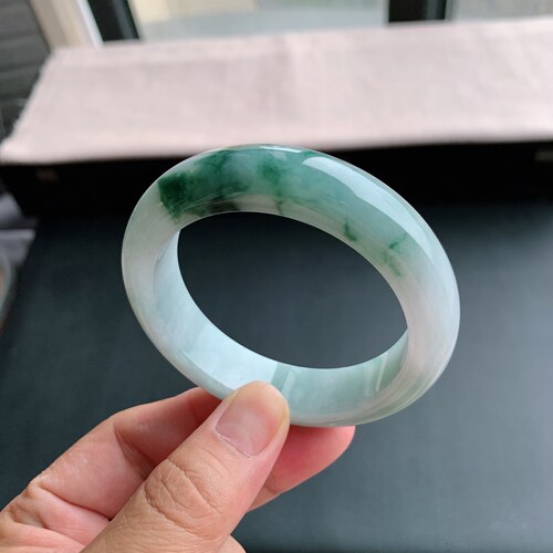 缅甸A货翡翠手镯58圈口飘蓝花