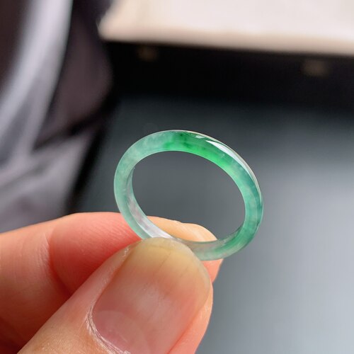 天然A货冰种飘绿翡翠素圈戒指
