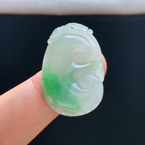缅甸A货冰糯阳绿翡翠如意吊坠