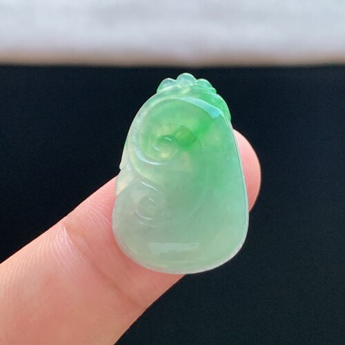 缅甸天然A货翡翠飘绿如意吊坠