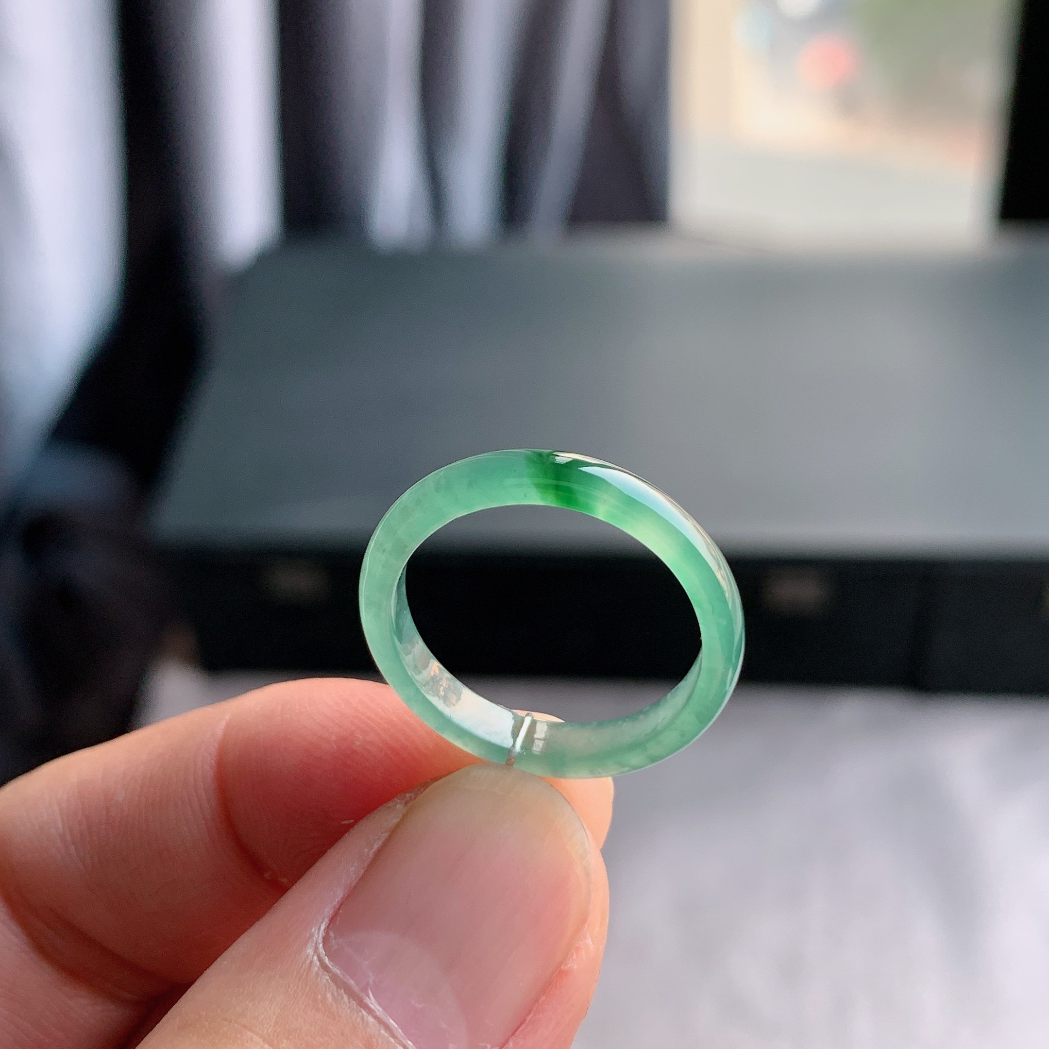 天然A货冰种飘绿翡翠戒指