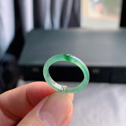 天然A货冰种飘绿翡翠戒指
